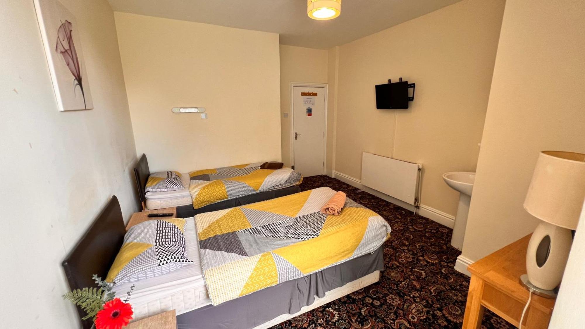 Guest house Castle 86-88 Sheil Rd L6 3af
