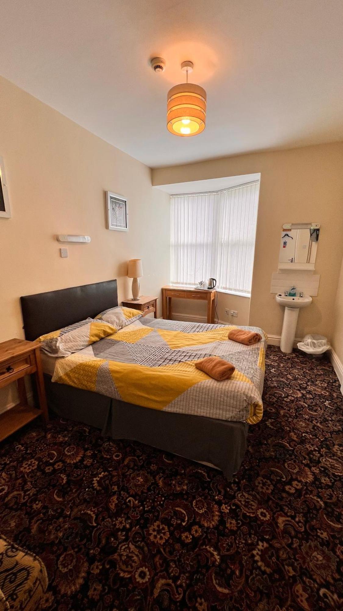 Guest house Castle 86-88 Sheil Rd L6 3af Liverpool