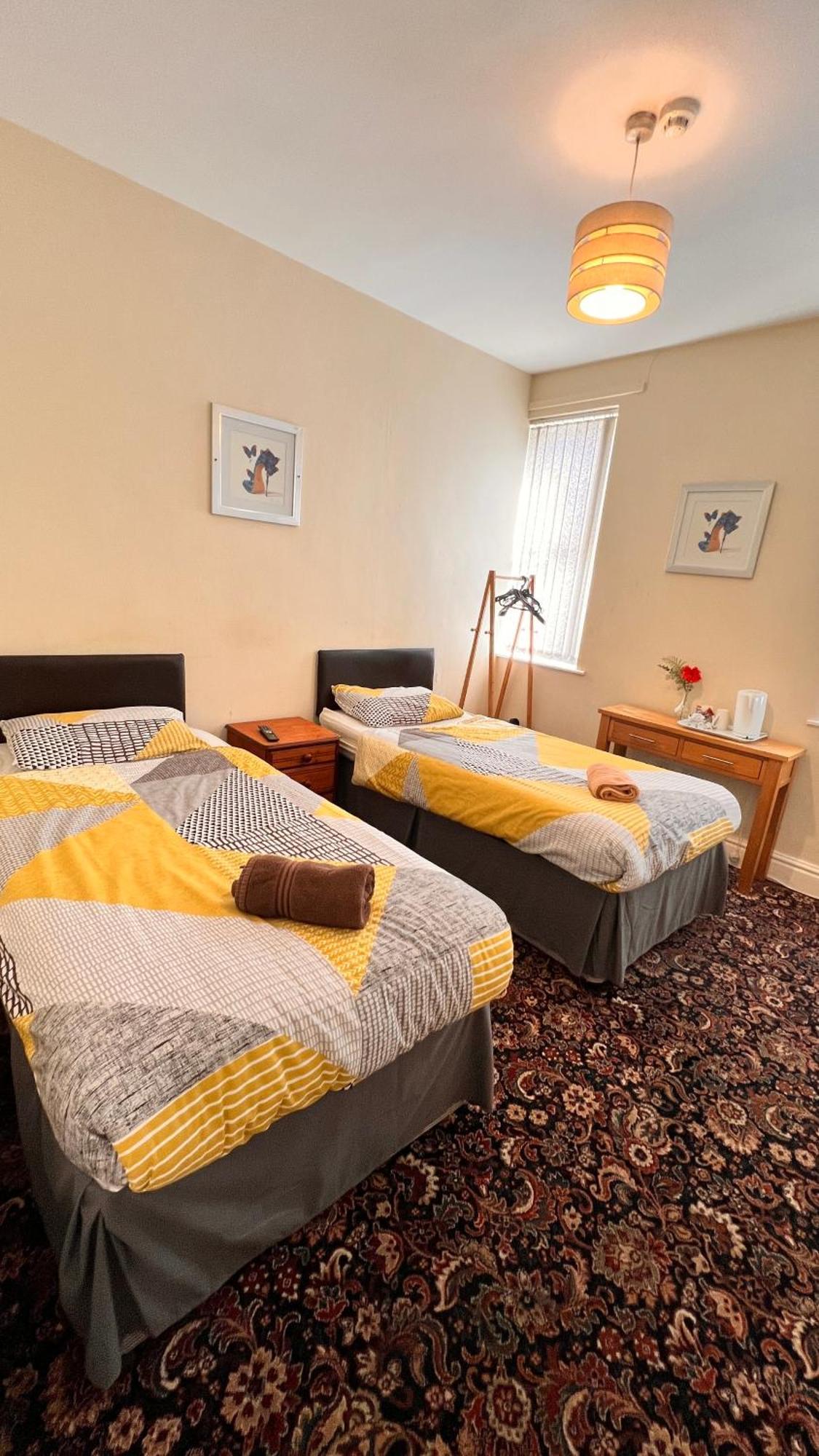 Guest house Castle 86-88 Sheil Rd L6 3af 3*