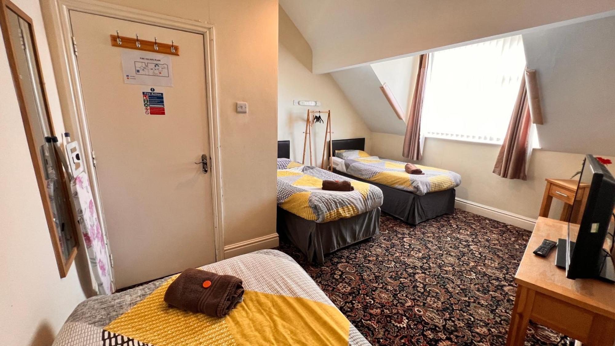 Guest house Castle 86-88 Sheil Rd L6 3af 3*