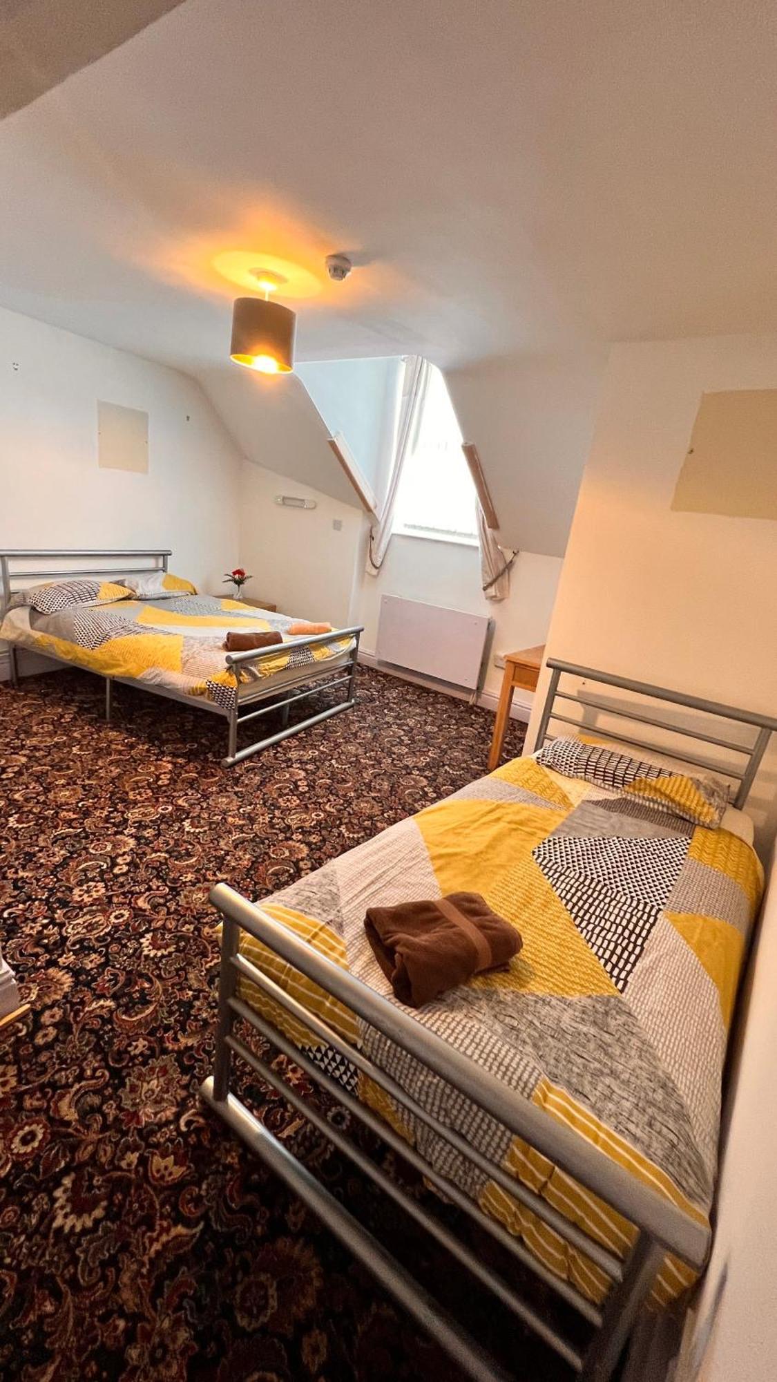 Castle 86-88 Sheil Rd L6 3af Guest house 3*