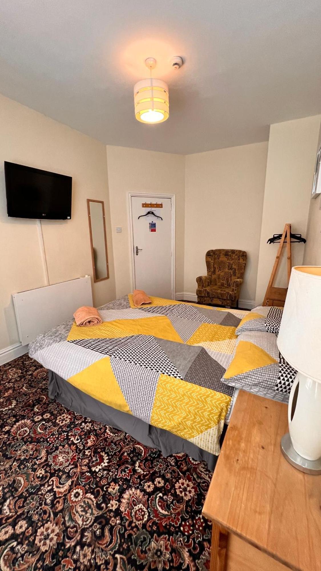 Guest house Castle 86-88 Sheil Rd L6 3af