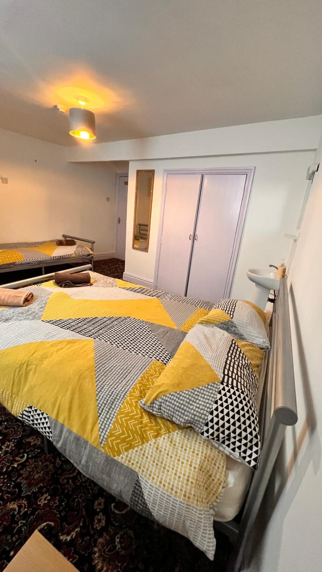 Guest house Castle 86-88 Sheil Rd L6 3af Liverpool