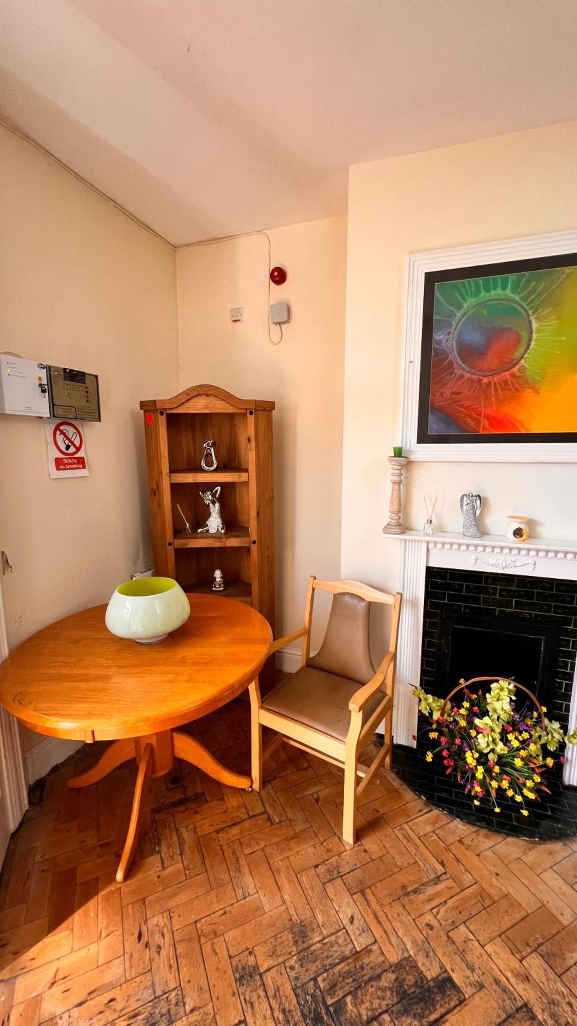 Guest house Castle 86-88 Sheil Rd L6 3af