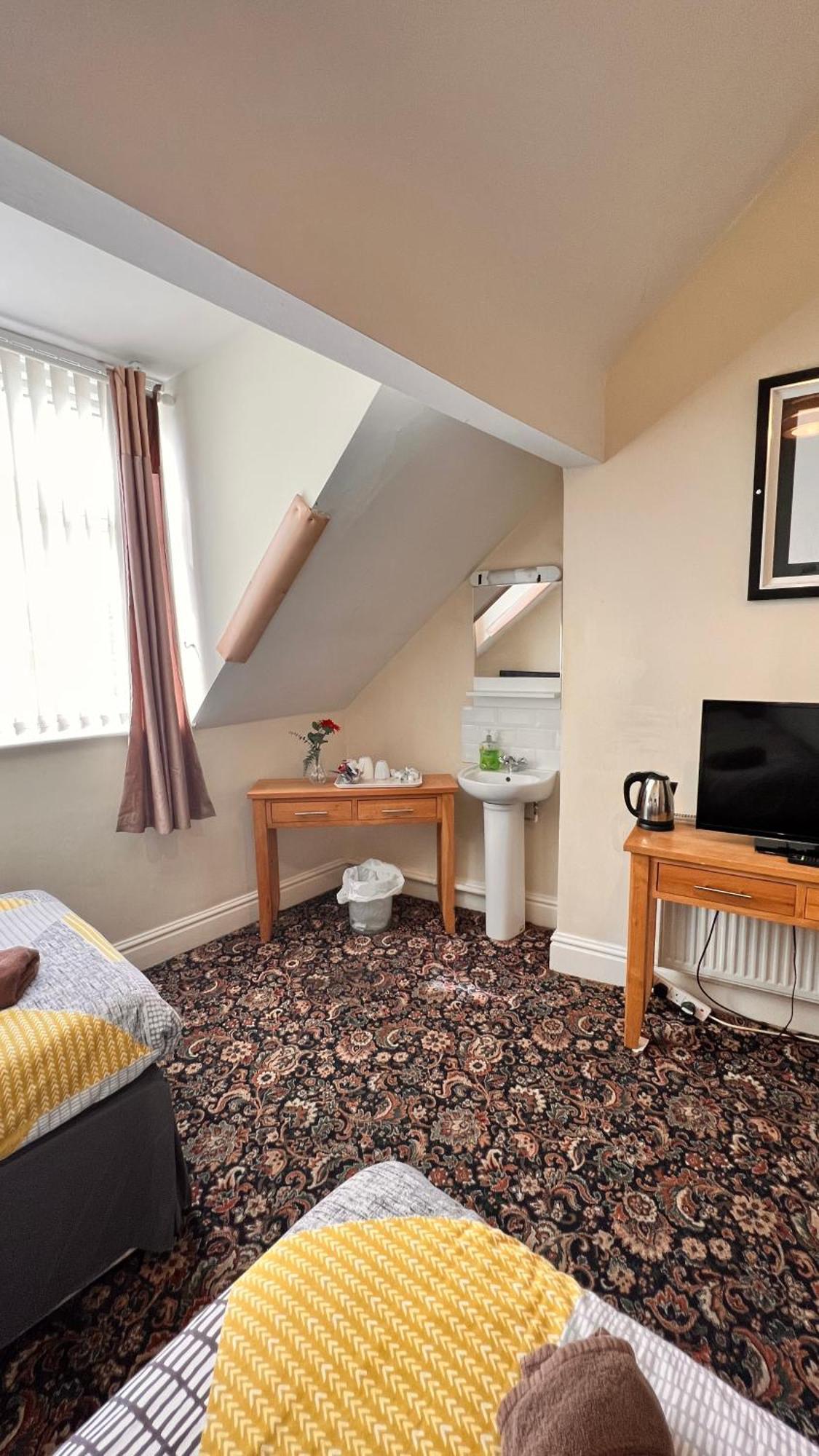 Guest house Castle 86-88 Sheil Rd L6 3af