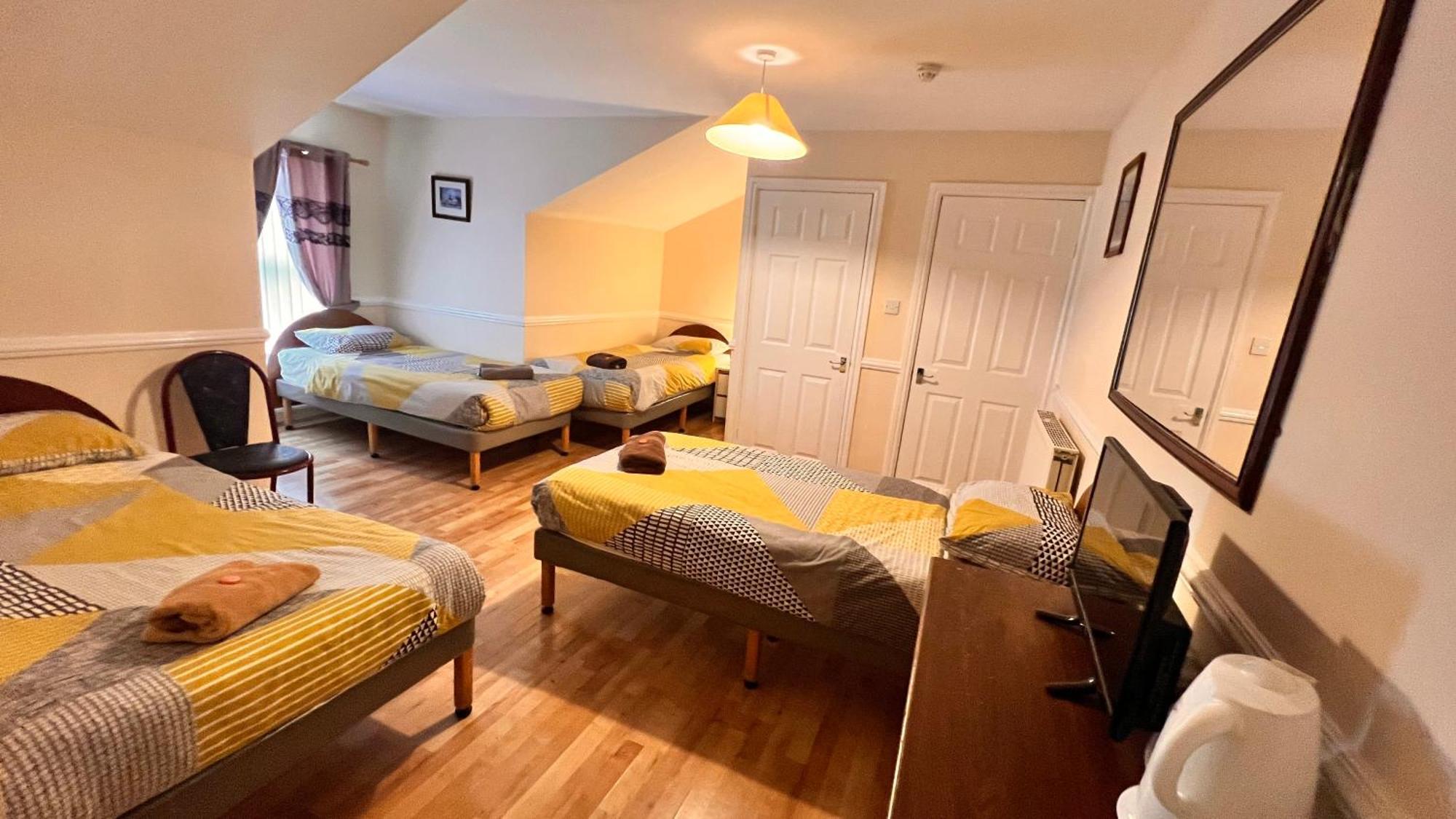 Castle 86-88 Sheil Rd L6 3af Guest house