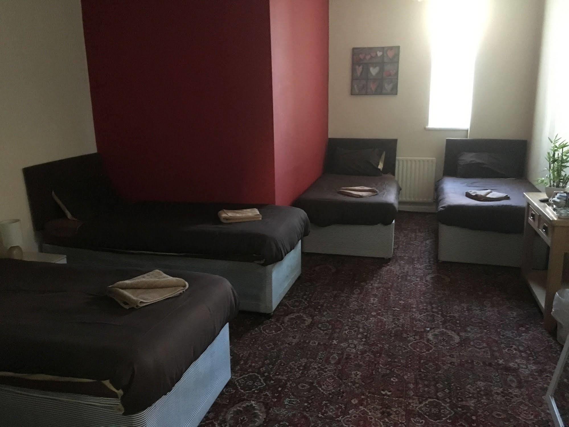 Guest house Castle 86-88 Sheil Rd L6 3af 3*