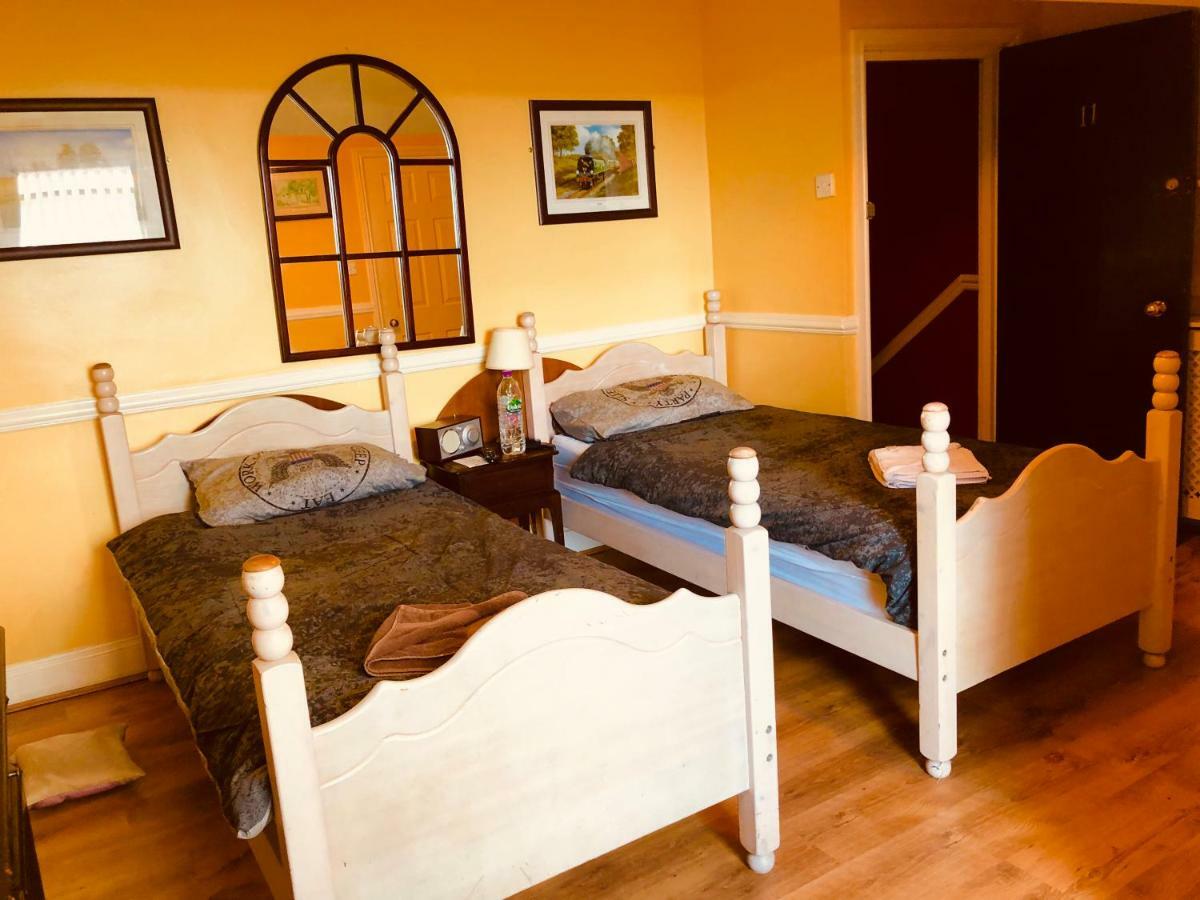 Guest house Castle 86-88 Sheil Rd L6 3af 3*